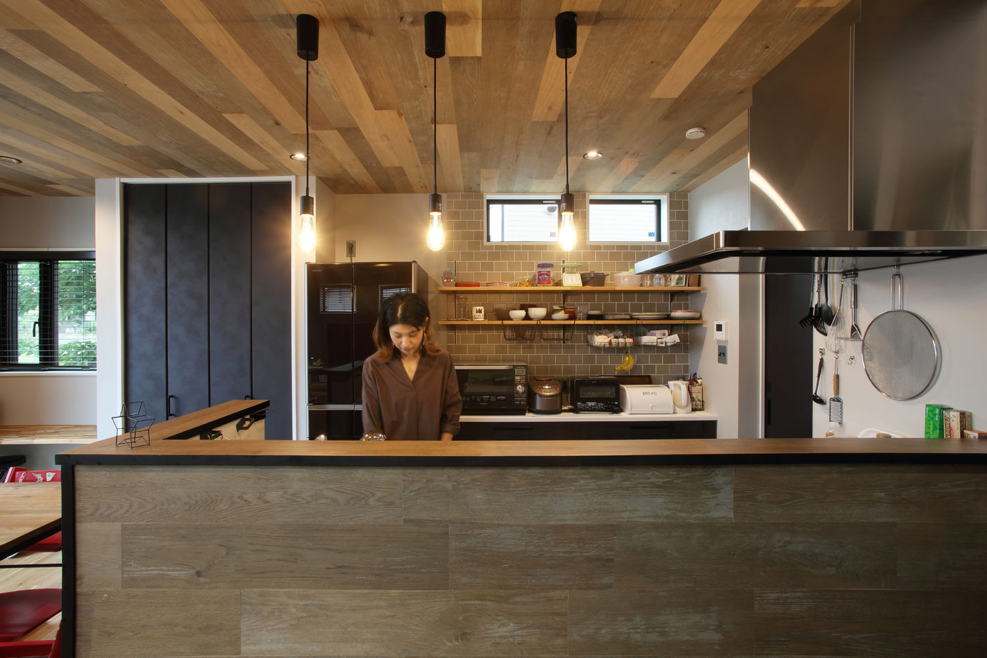 アサヒアレックス 【35.9坪｜3LDK】屋久島杉の映えるアメリカンヴィンテージな住まいの建築実例画像5