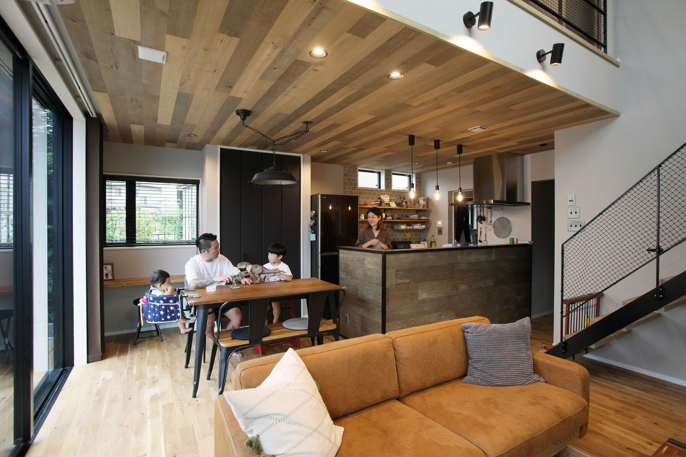 アサヒアレックス 【35.9坪｜3LDK】屋久島杉の映えるアメリカンヴィンテージな住まいの建築実例画像6