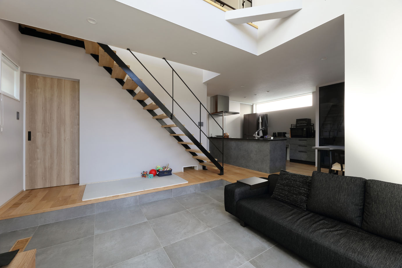 アサヒアレックス 【38.5坪｜2550万円｜ピットリビング】居住空間の温熱環境にこだわった高性能デザインハウスの建築実例画像1