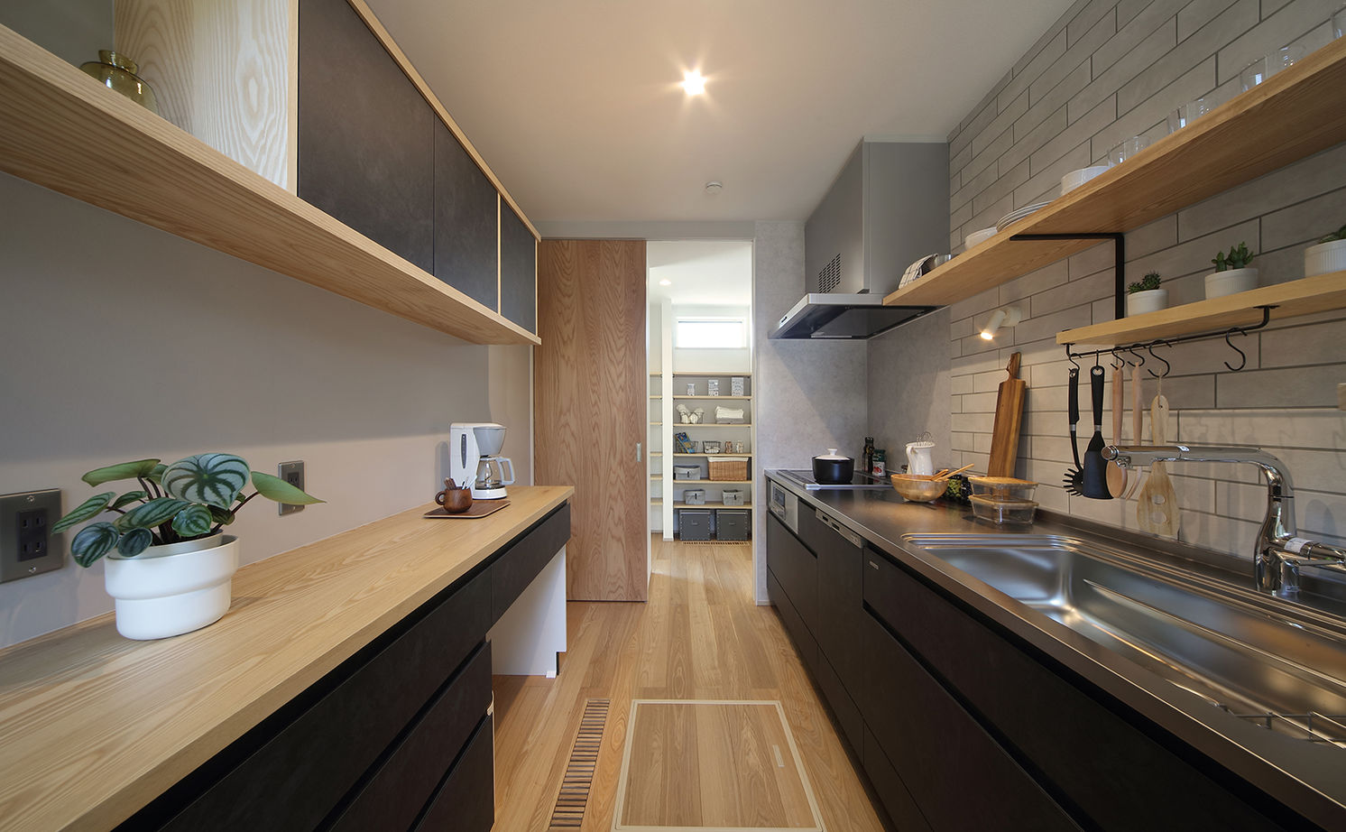 アサヒアレックス 【2860万円｜太白区｜ピットリビング】飽きのこないデザインに囲まれて、ずっと変わらない住み心地を楽しむの建築実例画像9