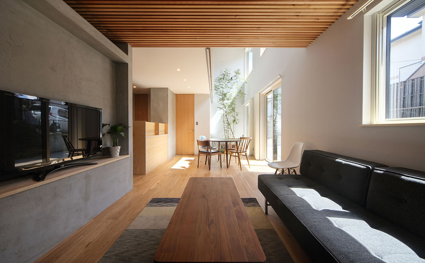 アサヒアレックス 【2950万円｜32.8坪】シンプルで美しい空間が心地いい。UA値0.29で叶える省エネ住宅～経年美の家～の建築実例画像3