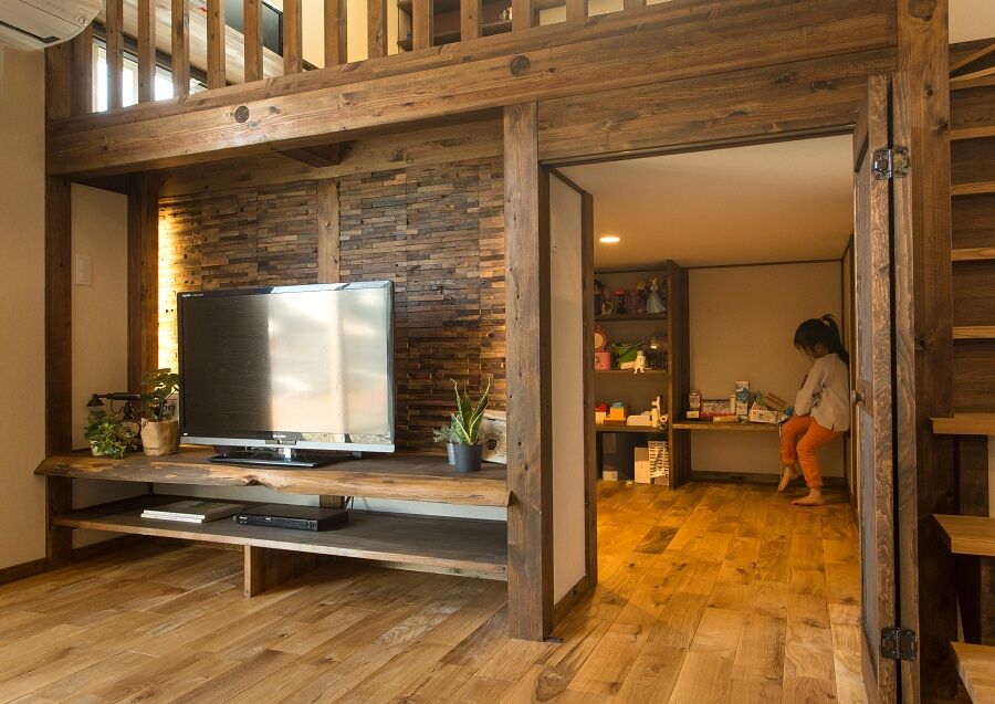 綿半林業 【4000万円/ひのき/234m2】レトロモダン&アンティークがテーマのひのきの家の建築実例画像3