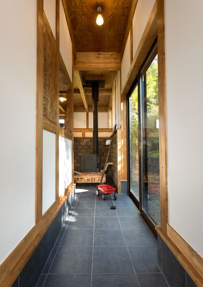 綿半林業 【1950万円/ひのき/間取り有】ボルダリングなど遊びゴコロが詰まった土間キッチンと薪ストーブのある家の建築実例画像4