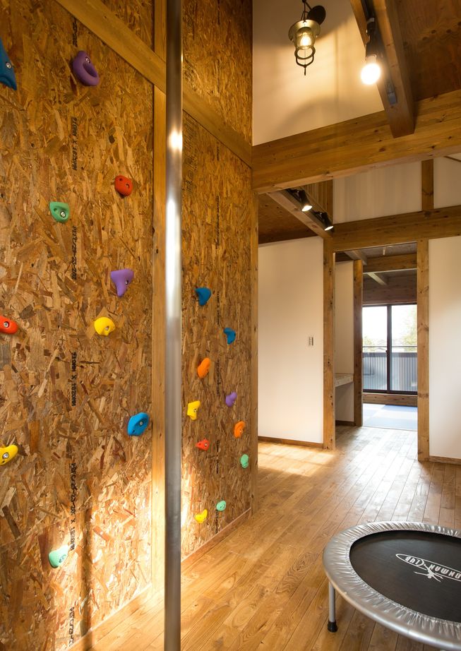 綿半林業 【1950万円/ひのき/間取り有】ボルダリングなど遊びゴコロが詰まった土間キッチンと薪ストーブのある家の建築実例画像13