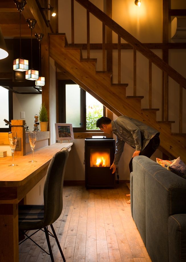 綿半林業 【1887万円/ひのき/図面有り】お家時間が楽しい!ペレットストーブが温かい和モダンの家の建築実例画像2