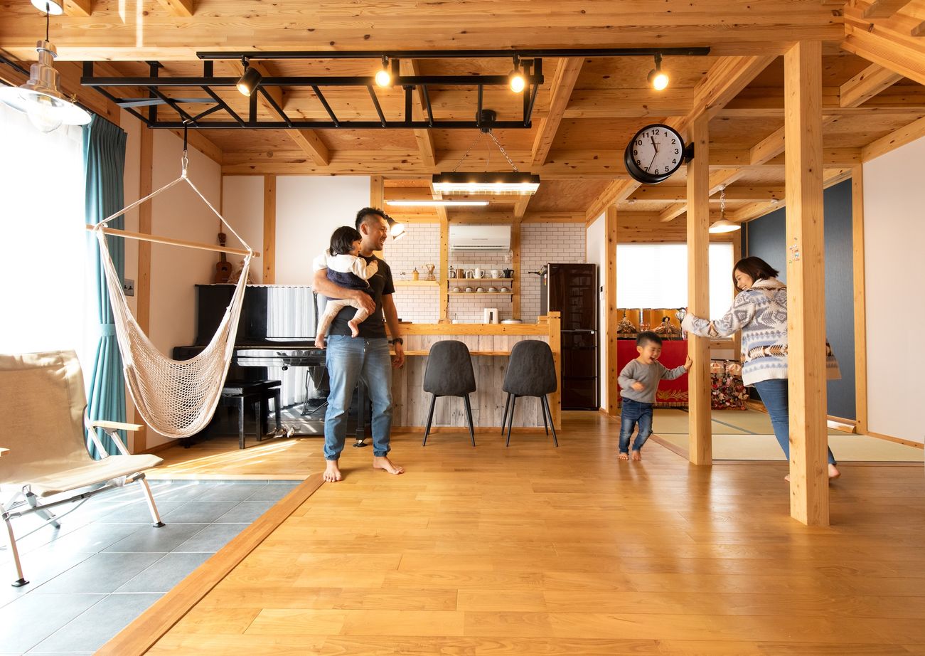 綿半林業 【リビング土間/39坪/1950万円】おうちキャンプも楽しいアウトドア大好き家族の家の建築実例画像2