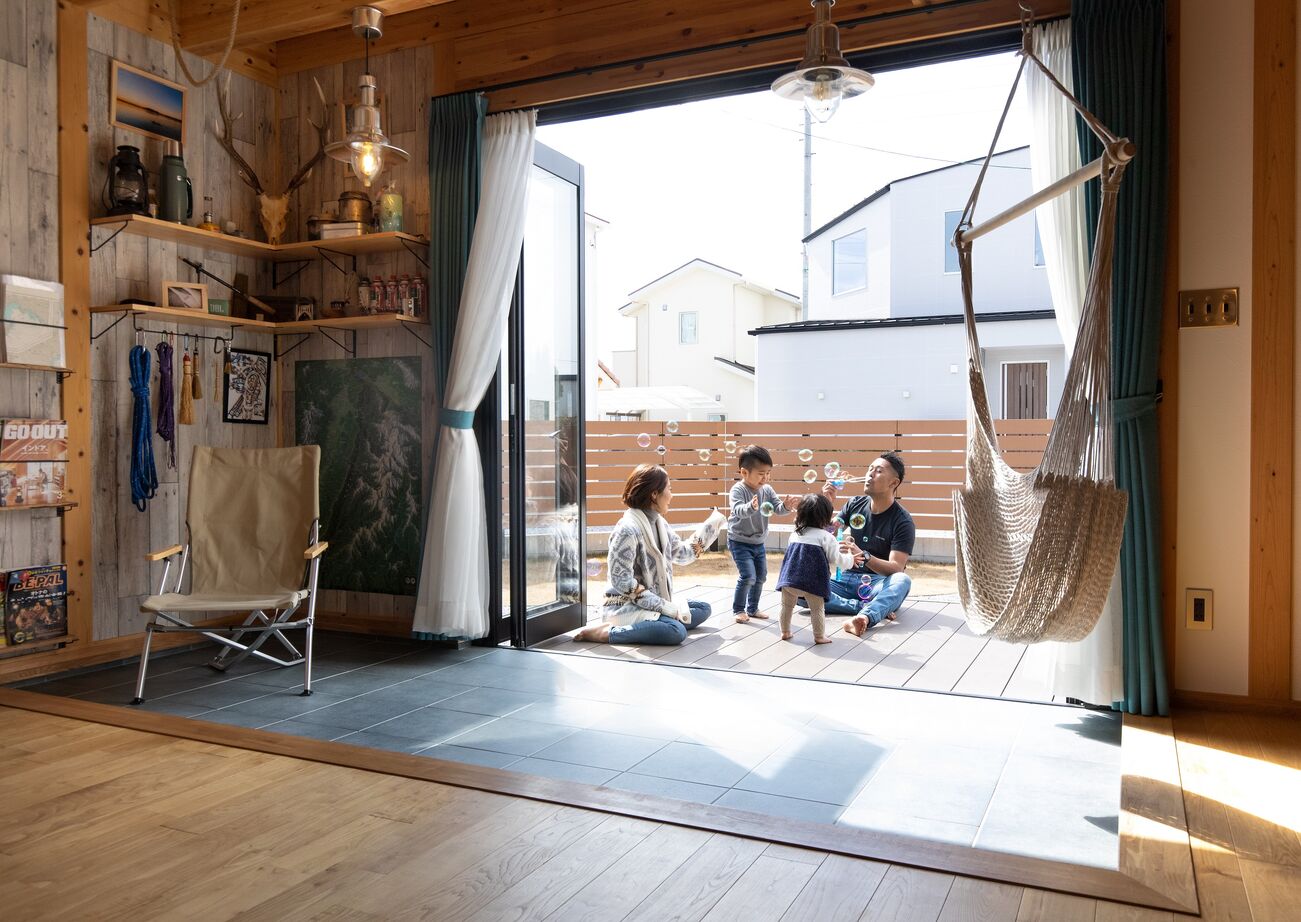 綿半林業 【リビング土間/39坪/1950万円】おうちキャンプも楽しいアウトドア大好き家族の家の建築実例画像3