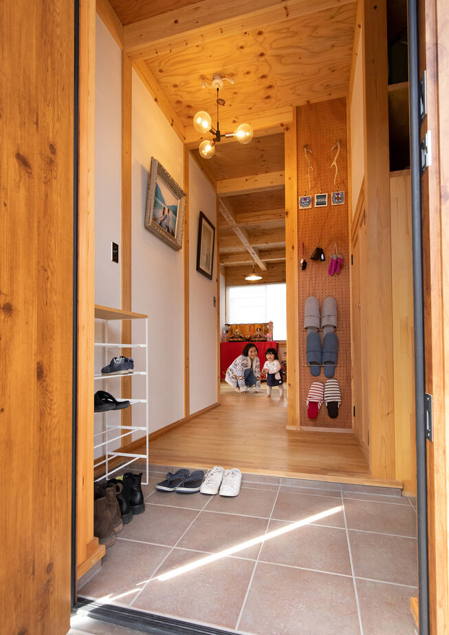 綿半林業 【リビング土間/39坪/1950万円】おうちキャンプも楽しいアウトドア大好き家族の家の建築実例画像9