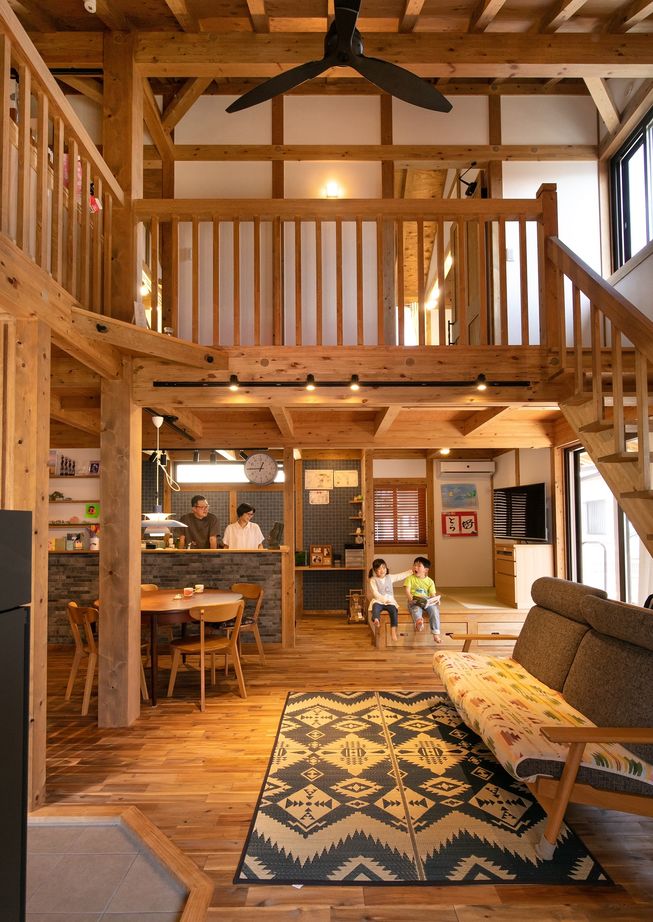 綿半林業 【2000万円台前半/36坪/薪ストーブ/無垢材】家族でおうちキャンプが楽しめる念願の薪ストーブが似合う家の建築実例画像2