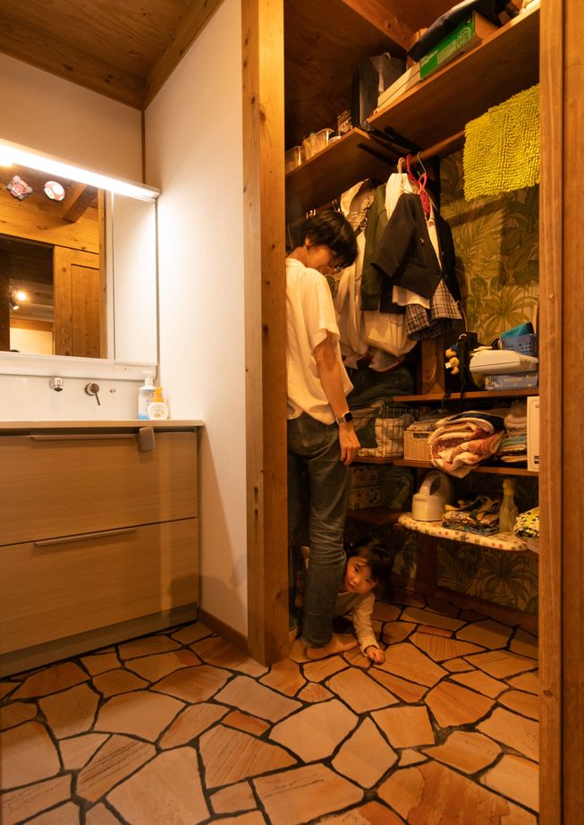 綿半林業 【2000万円台前半/36坪/薪ストーブ/無垢材】家族でおうちキャンプが楽しめる念願の薪ストーブが似合う家の建築実例画像7