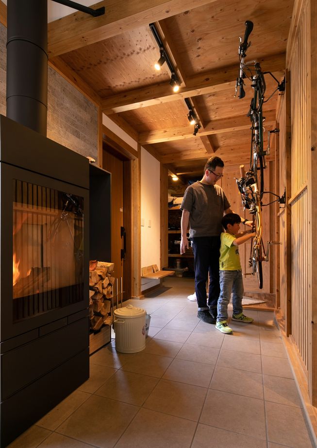 綿半林業 【2000万円台前半/36坪/薪ストーブ/無垢材】家族でおうちキャンプが楽しめる念願の薪ストーブが似合う家の建築実例画像8