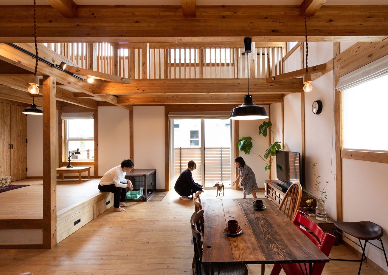 綿半林業 【1800万円台/38坪/ロフト】昭和レトロな家具や小道具がなじむ古民家カフェのような国産ひのきの家の建築実例画像2