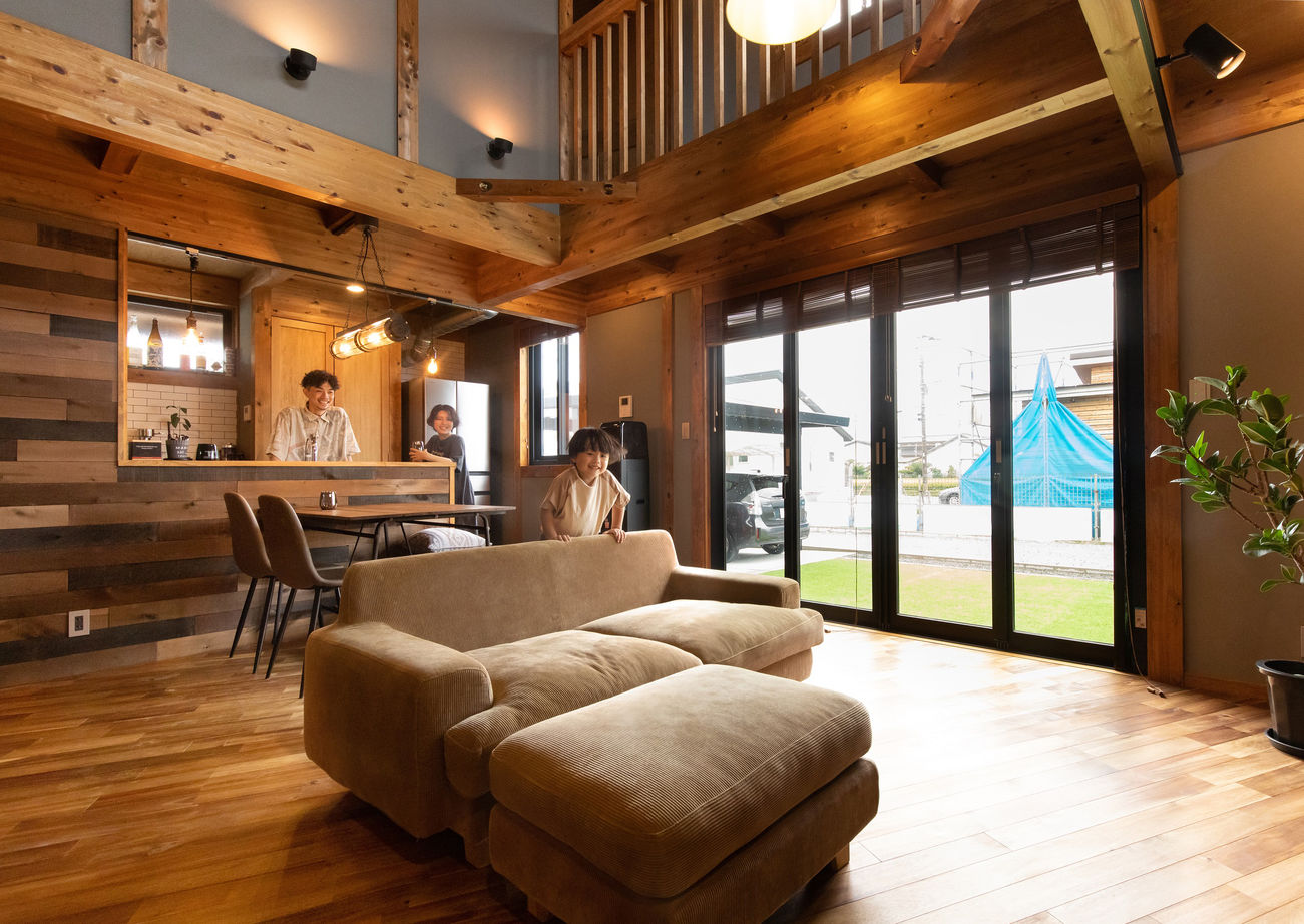 綿半林業 【1900万円/無垢材/103m2】カッコよくて暮らしやすいブルックリンスタイルの木の家の建築実例画像4