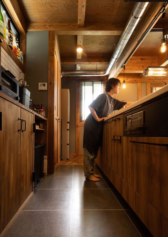 綿半林業 【1900万円/無垢材/103m2】カッコよくて暮らしやすいブルックリンスタイルの木の家の建築実例画像5