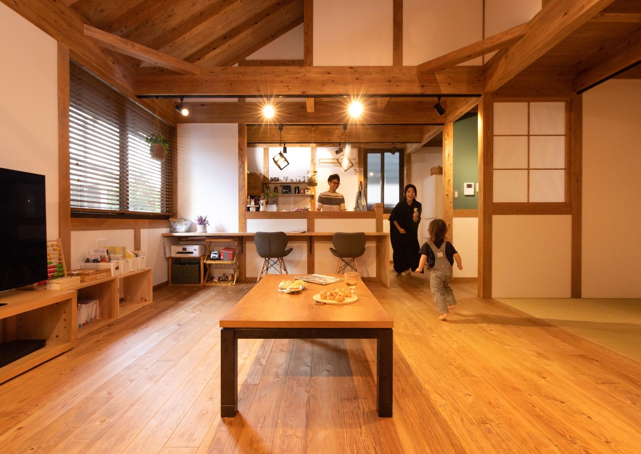 綿半林業 【1668万円/ひのき/動線】子育て&家事ラクとともに将来の暮らしまで考えた1.5階建ての平屋風の建築実例画像2