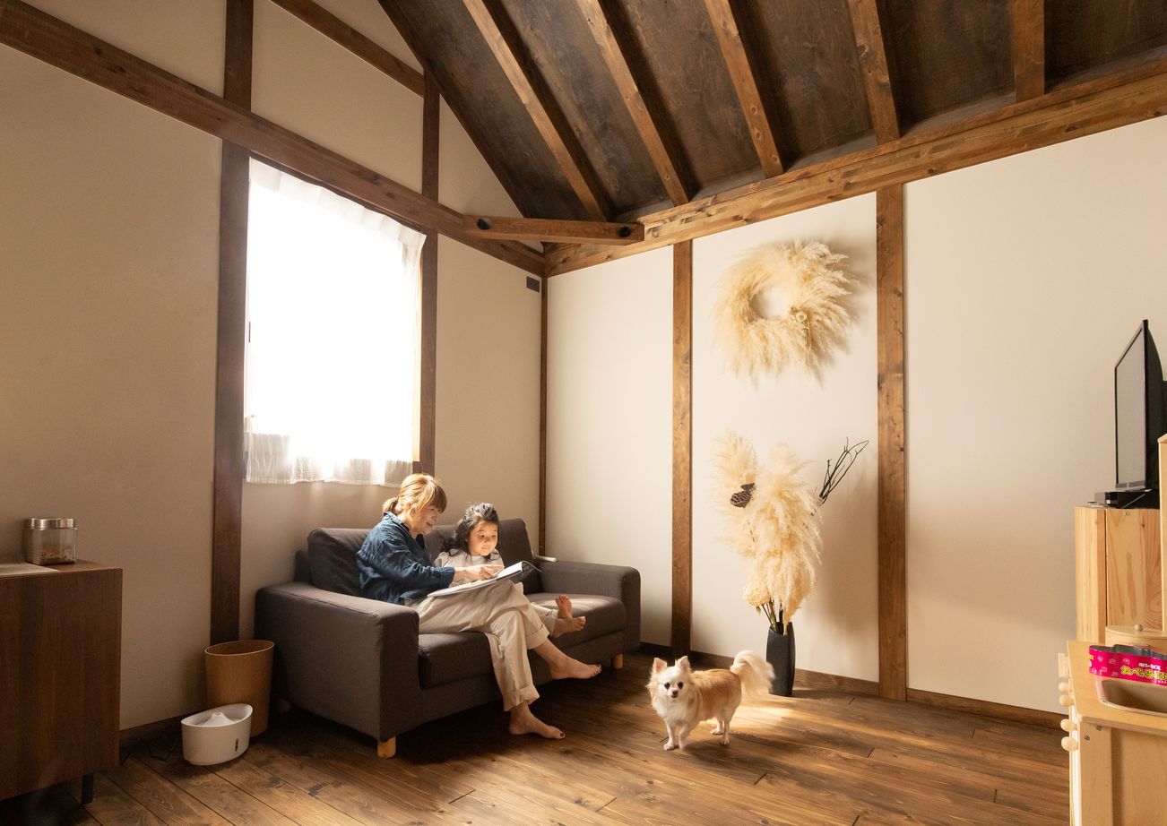 綿半林業 【30坪/土間/仕事部屋】広い土間とアトリエ風キッチンがおしゃれなひのきの家の建築実例画像4