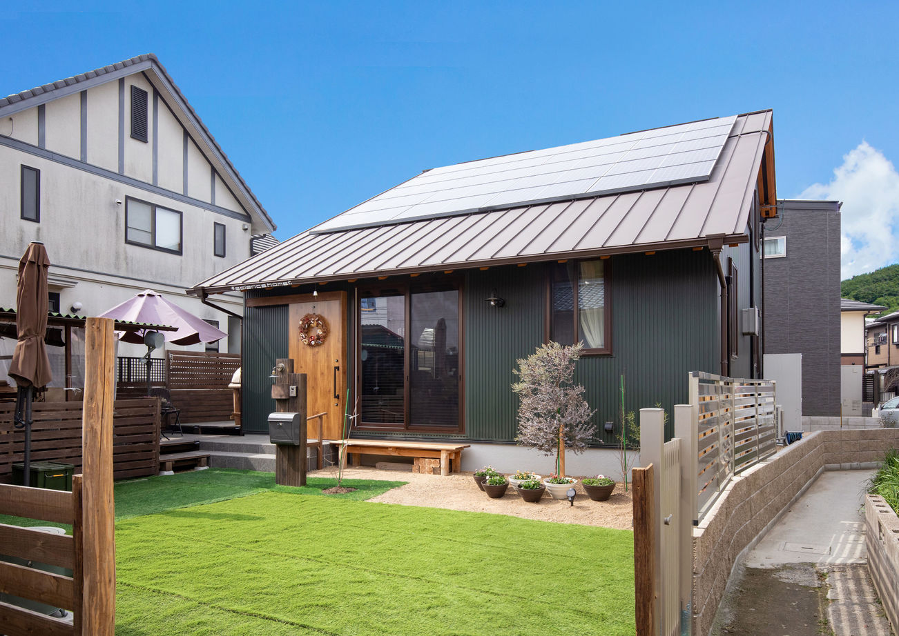 綿半林業 【30坪/土間/仕事部屋】広い土間とアトリエ風キッチンがおしゃれなひのきの家の建築実例画像10