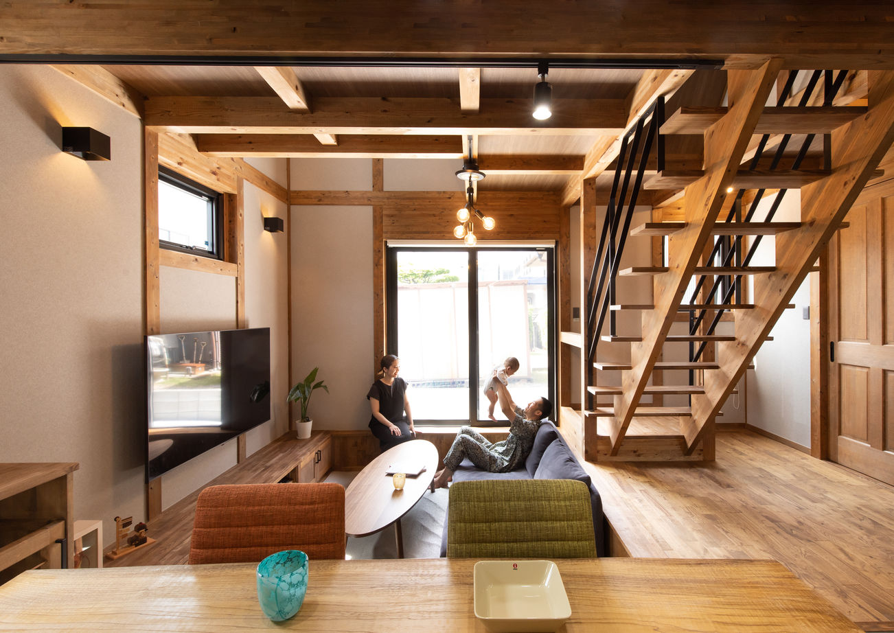 綿半林業 【1900万円台/耐震等級3/ZEH/27.8坪】ダウンフロアリビングやキッチンがお気に入りの快適なひのきの家の建築実例画像2