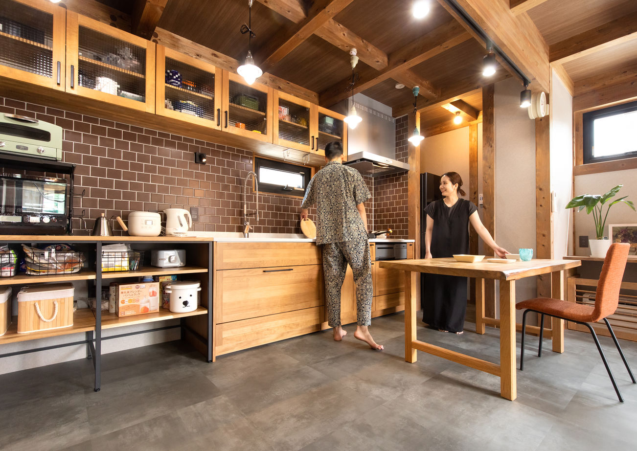 綿半林業 【1900万円台/耐震等級3/ZEH/27.8坪】ダウンフロアリビングやキッチンがお気に入りの快適なひのきの家の建築実例画像3