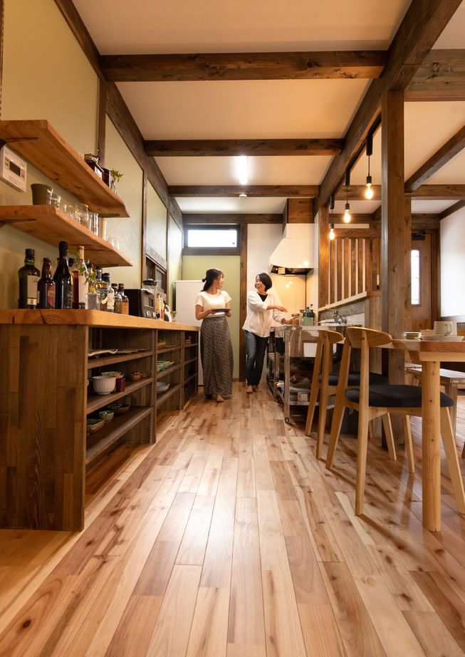 綿半林業 【平屋/1000万円台】趣味を楽しむビルトインガレージのひのきの平屋の建築実例画像3