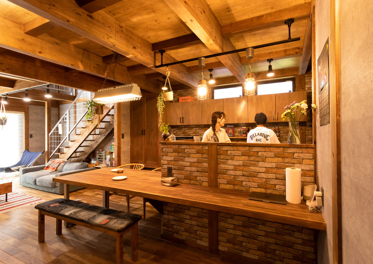 綿半林業 [36.9坪/1980万円/土間収納]アウトドア大好き家族のアメリカンポップなひのきの家の建築実例画像2