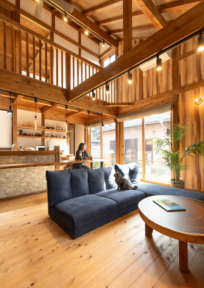 綿半林業 【1930万円/ひのき/家事動線/ペット】森林浴できるリビングのある山小屋風のひのきの家の建築実例画像3