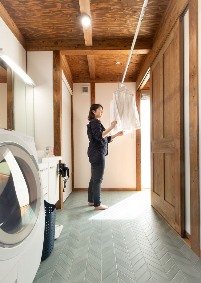 綿半林業 【1930万円/ひのき/家事動線/ペット】森林浴できるリビングのある山小屋風のひのきの家の建築実例画像8