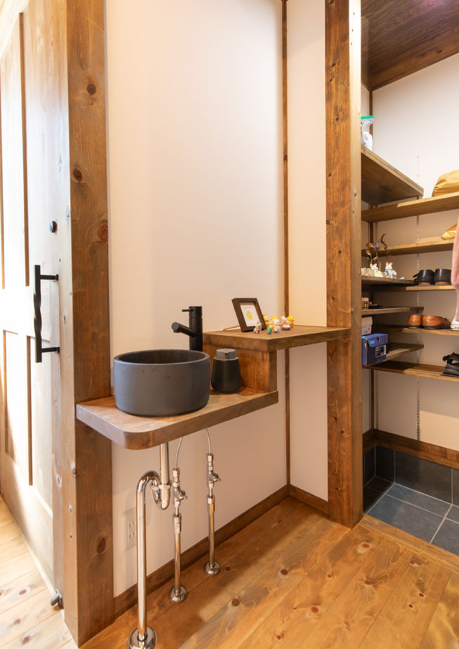 綿半林業 【1930万円/ひのき/家事動線/ペット】森林浴できるリビングのある山小屋風のひのきの家の建築実例画像9