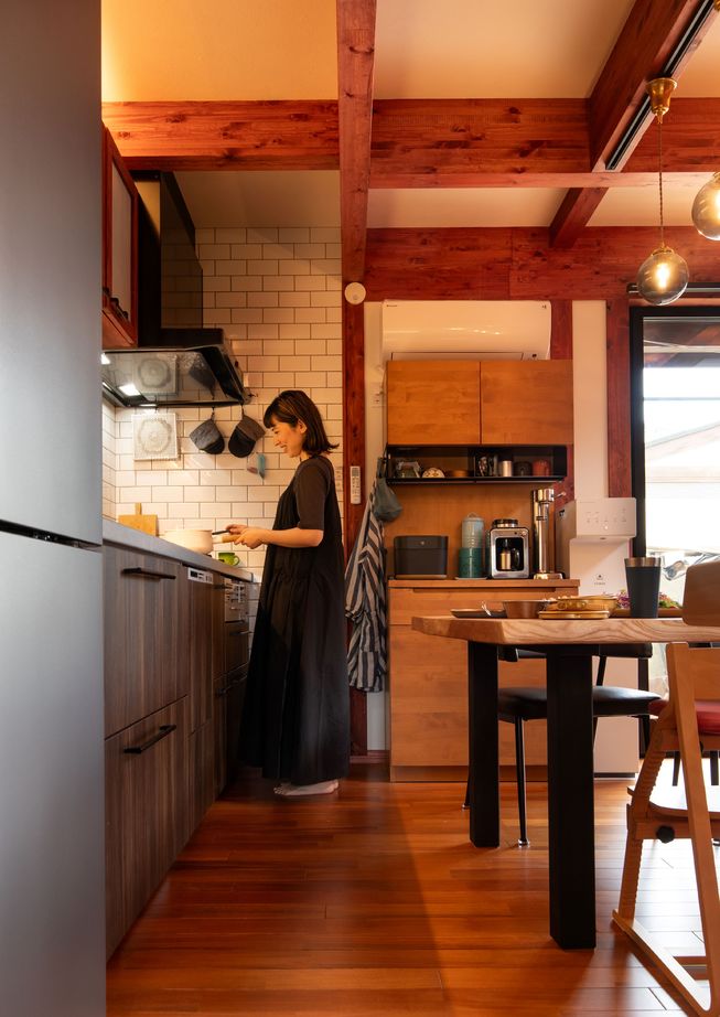 綿半林業 【2500万円台/29坪/ダウンフロアリビング/子育て】家事ラク動線や秘密基地で快適と楽しさが両立した木の家の建築実例画像3