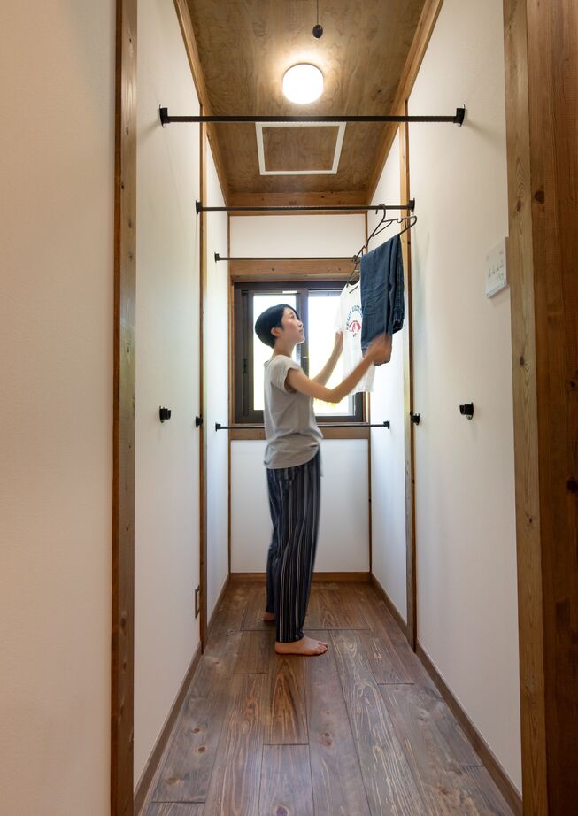 綿半林業 【1000万円台後半/29坪/20代/ペット】好みの趣味空間にする楽しさあふれるひのきの平屋の建築実例画像13