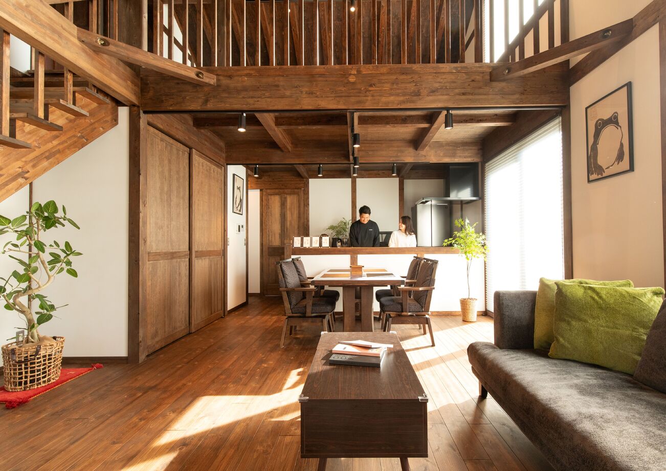 綿半林業 【1724万円/36坪/ひのき/子育て】人を呼ぶのが楽しみになる癒しの古民家風ひのきの家の建築実例画像