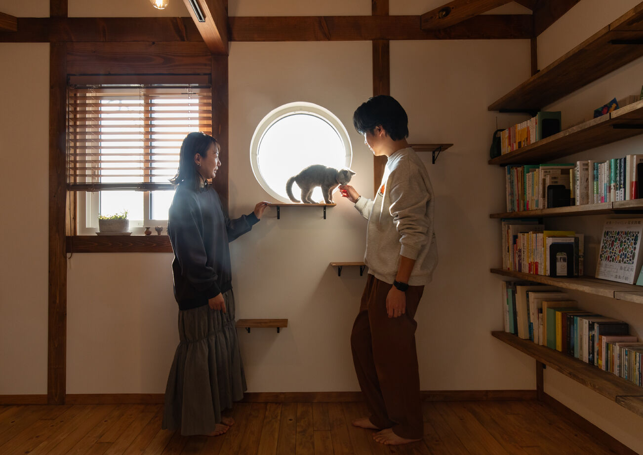 綿半林業 【2000万円台/ペット/ひのき】人も猫も心地いい大空間が広がる古民家風ひのきの家の建築実例画像8