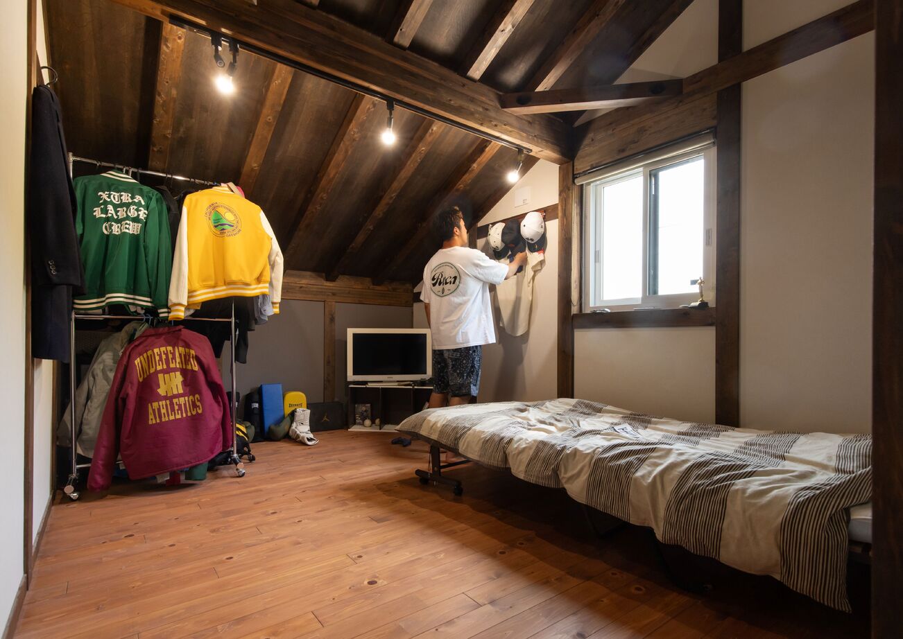 綿半林業 【2400万円/子育て/家事動線/吹抜け】ログハウスと古民家のイイトコドリした木の家の建築実例画像6