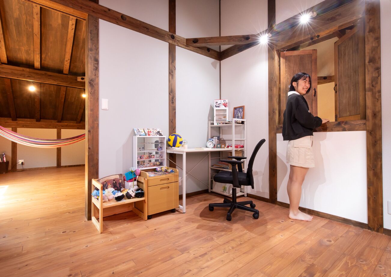 綿半林業 【2400万円/子育て/家事動線/吹抜け】ログハウスと古民家のイイトコドリした木の家の建築実例画像7