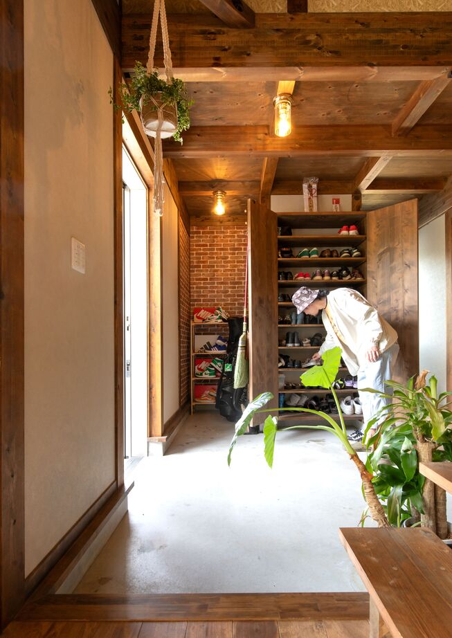 綿半林業 【2400万円/子育て/家事動線/吹抜け】ログハウスと古民家のイイトコドリした木の家の建築実例画像9