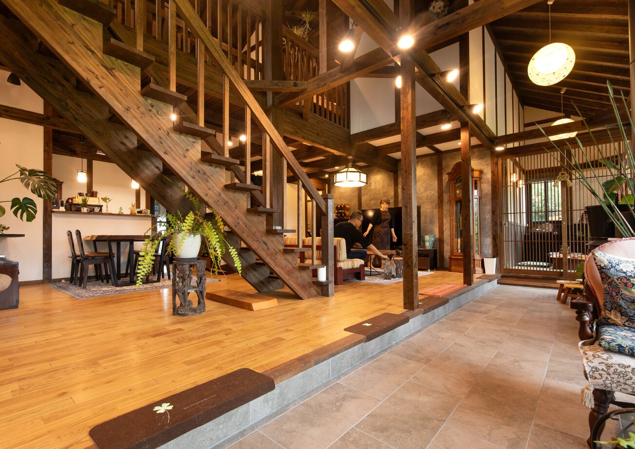 綿半林業 【土間/ペット/薪ストーブ】家族とペットがひとつになる和モダン旅館風ひのきの家の建築実例画像3