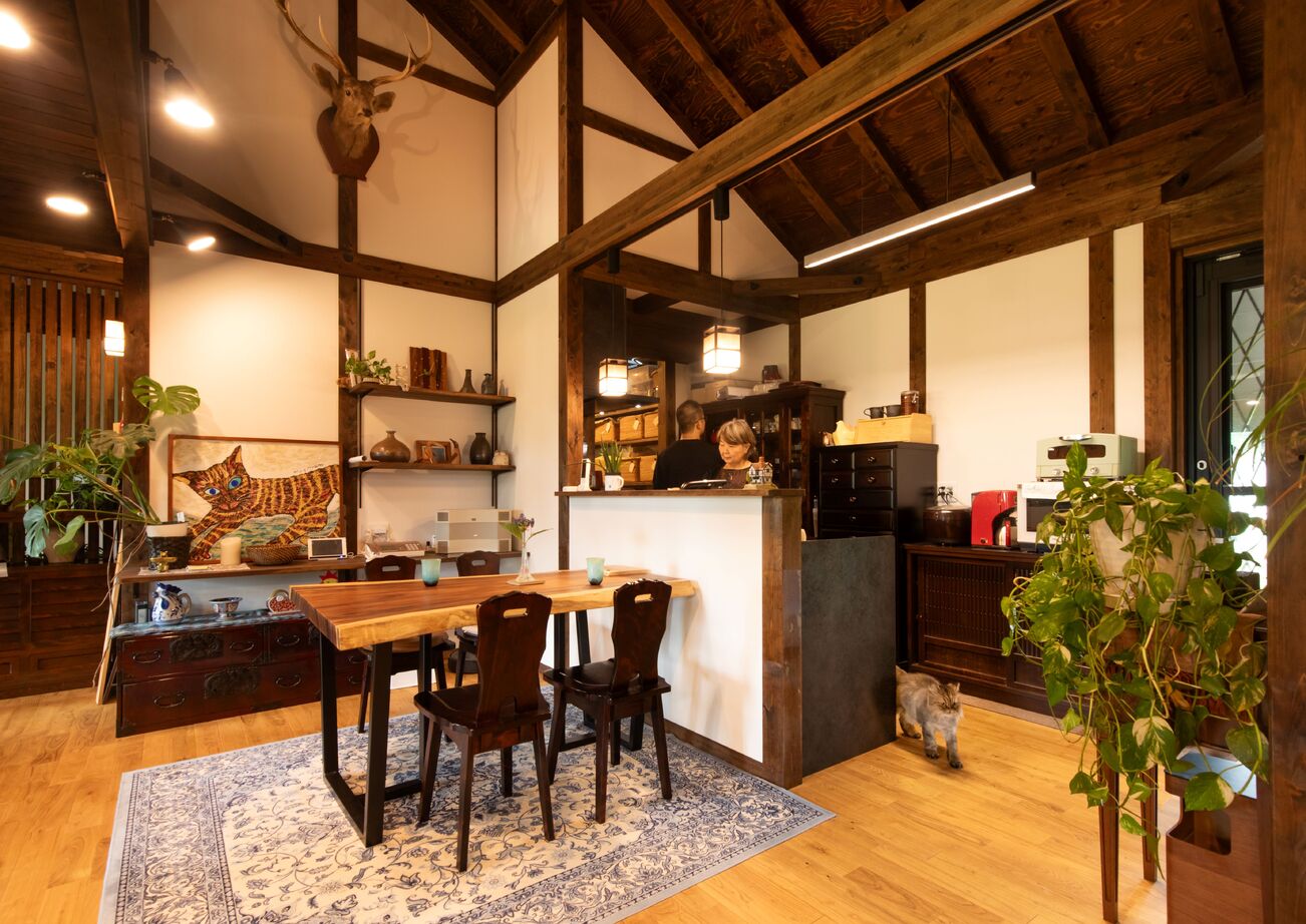 綿半林業 【土間/ペット/薪ストーブ】家族とペットがひとつになる和モダン旅館風ひのきの家の建築実例画像4