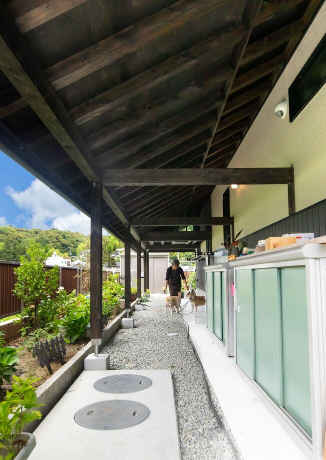 綿半林業 【土間/ペット/薪ストーブ】家族とペットがひとつになる和モダン旅館風ひのきの家の建築実例画像9