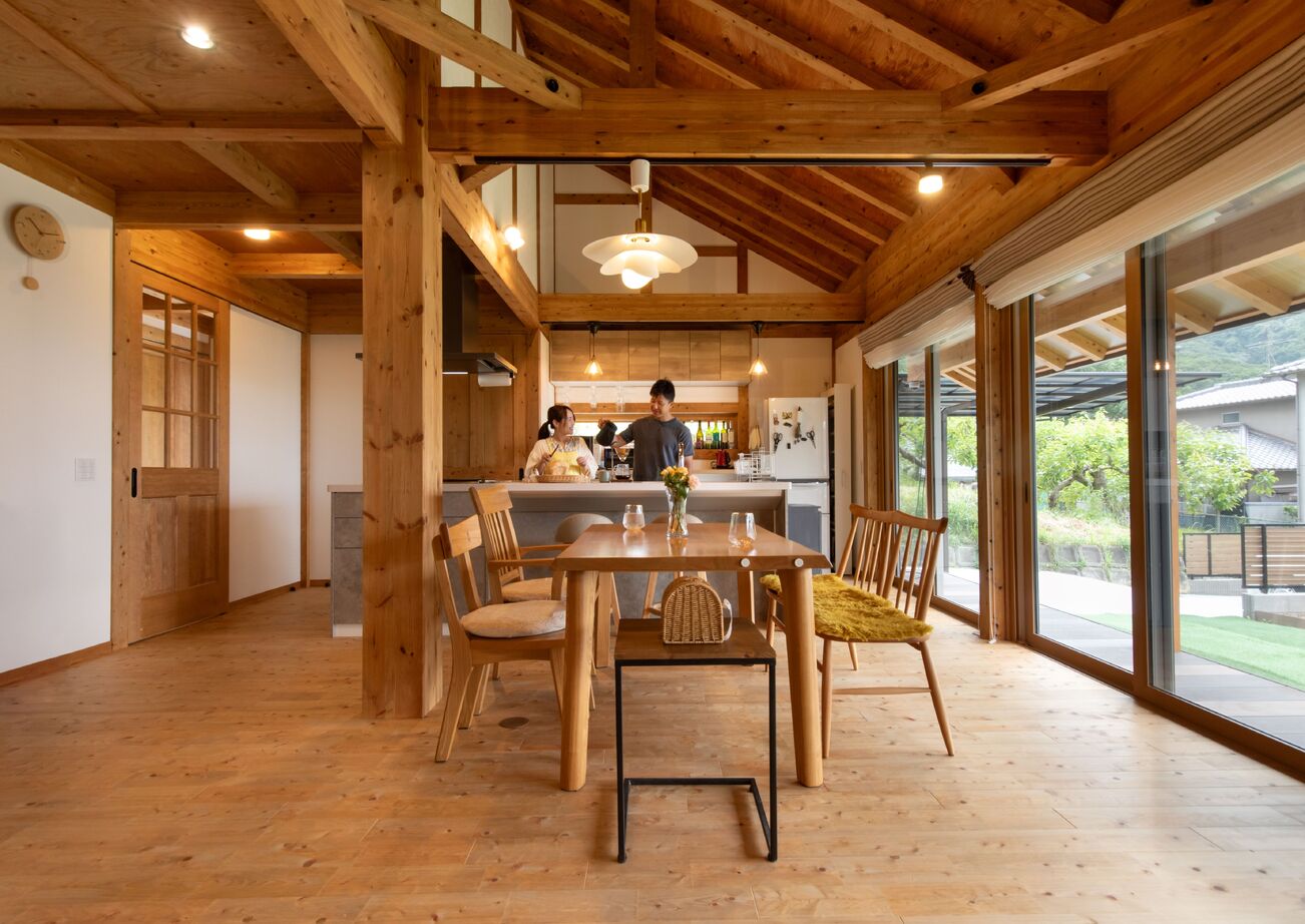 綿半林業 【ロフト/薪ストーブ/北欧風/ひのき】「ヒュッゲ」な暮らしを叶える宝箱のようなロッジ風の家の建築実例画像