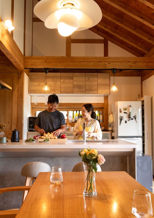 綿半林業 【ロフト/薪ストーブ/北欧風/ひのき】「ヒュッゲ」な暮らしを叶える宝箱のようなロッジ風の家の建築実例画像4