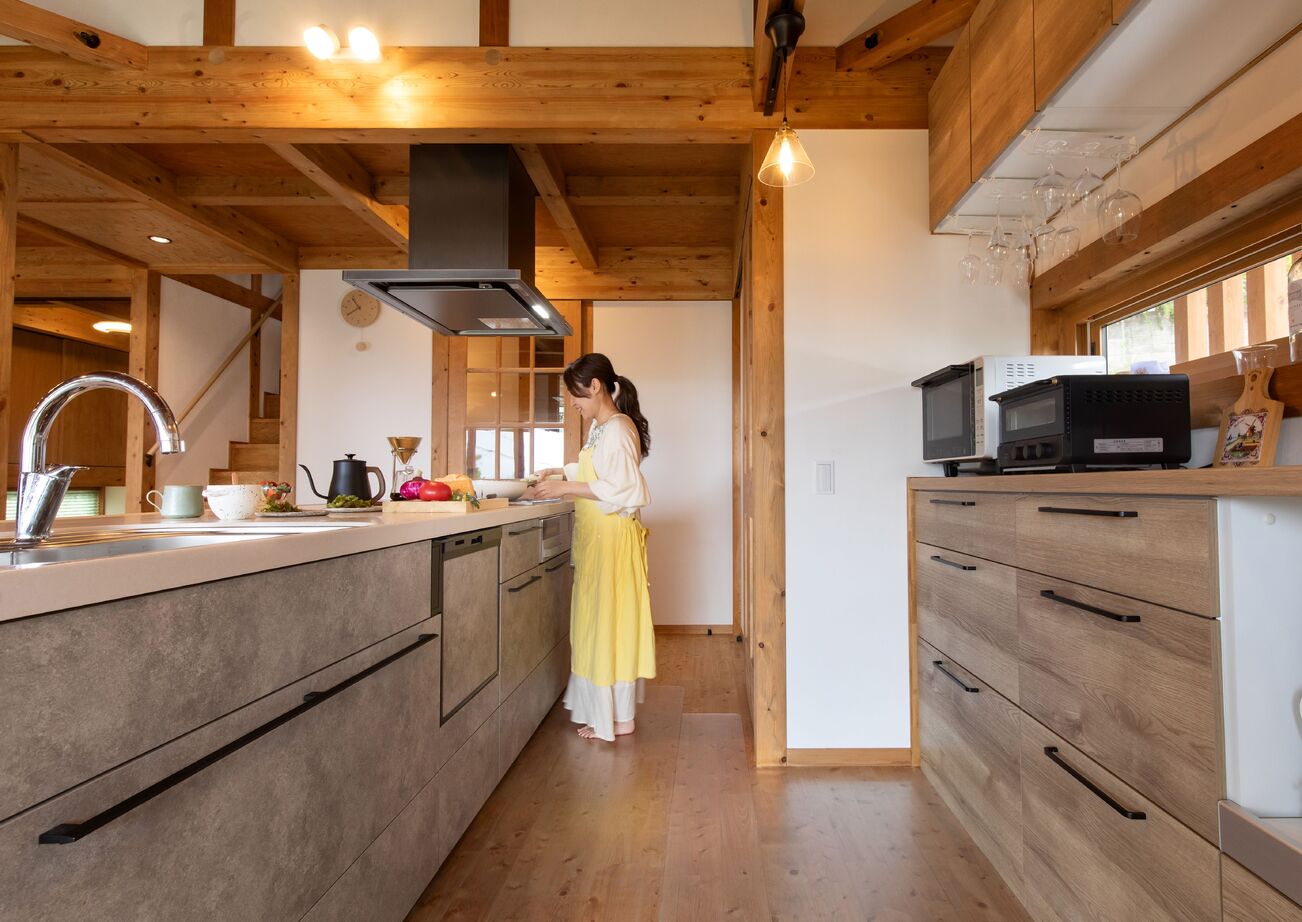 綿半林業 【ロフト/薪ストーブ/北欧風/ひのき】「ヒュッゲ」な暮らしを叶える宝箱のようなロッジ風の家の建築実例画像5