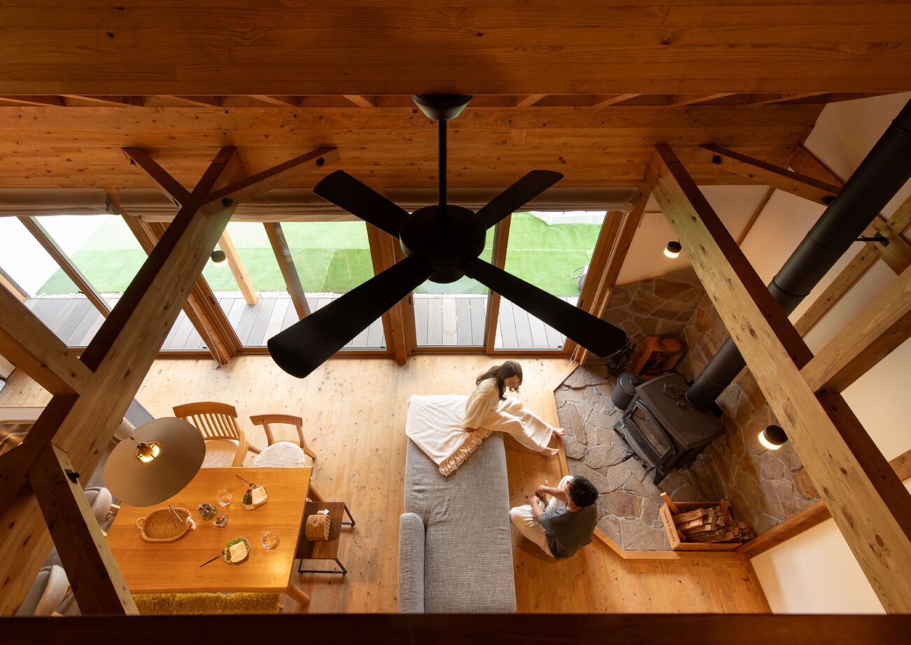 綿半林業 【ロフト/薪ストーブ/北欧風/ひのき】「ヒュッゲ」な暮らしを叶える宝箱のようなロッジ風の家の建築実例画像13