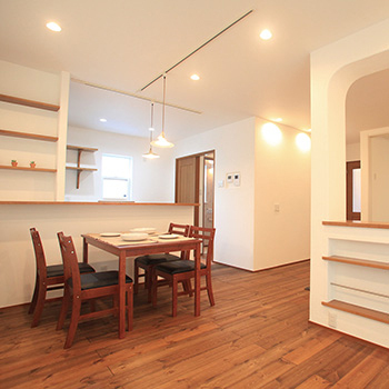 アーキホームライフ ［京都・2000万円台・30坪以上・駐車場有］自然素材をふんだんに使った、ナチュラルテイストの家（間取り）の建築実例画像2