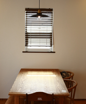 アーキホームライフ ［京都・～2000万円・30坪以下・駐車場有］ウッドデッキ&漆喰と無垢材を使った自然素材の家（間取り有）の建築実例画像4