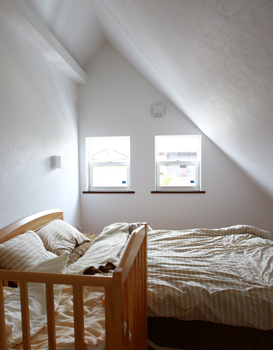 アーキホームライフ ［京都・～2000万円・30坪以下・駐車場有］ウッドデッキ&漆喰と無垢材を使った自然素材の家（間取り有）の建築実例画像8