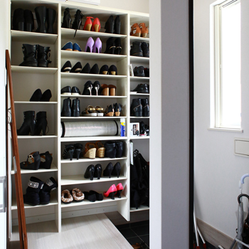 アーキホームライフ ［京都・2000万円台・30坪以下・駐車場有］スキップフロアの広々リビングをローコストで実現（間取り有）の建築実例画像5