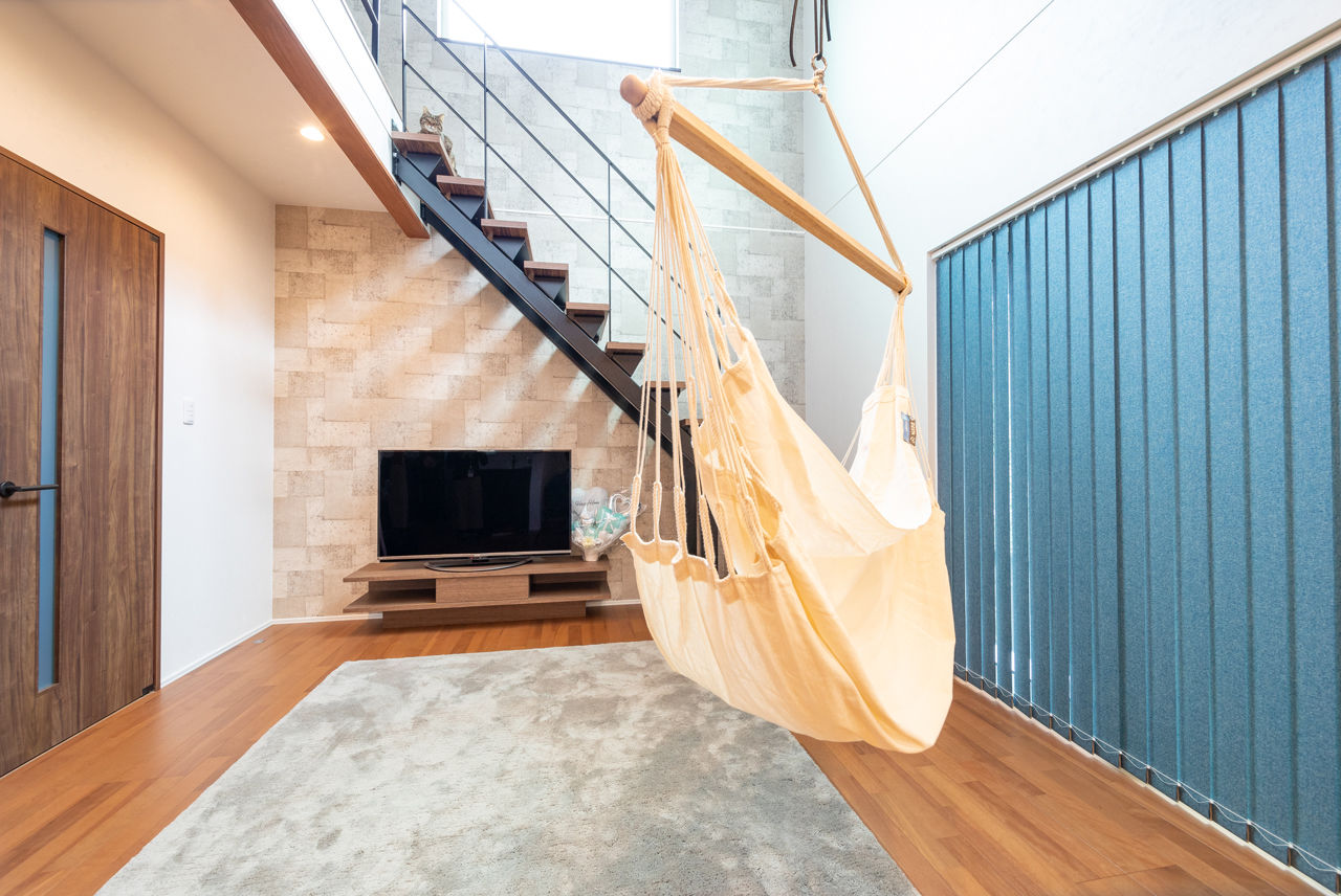 アーキホームライフ ［京都・1000万円台・30坪以下・駐車場有］狭小でも大きな吹抜けを実現した開放感のある家（間取り有）の建築実例画像2