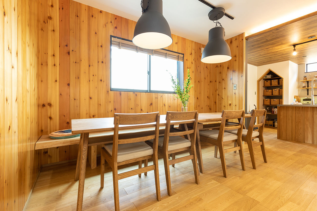 アーキホームライフ ［京都・1000万円台］ネイビーブルーの外壁とアルダーの無垢材がおしゃれなナチュラルな家（間取り有）の建築実例画像4