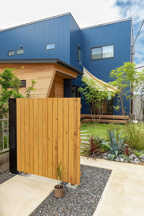 アーキホームライフ ［京都・1000万円台］ネイビーブルーの外壁とアルダーの無垢材がおしゃれなナチュラルな家（間取り有）の建築実例画像7