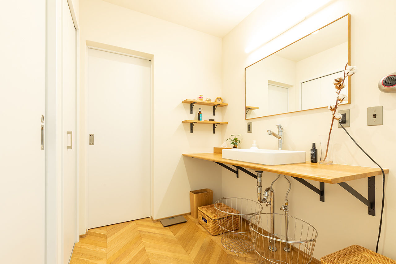 アーキホームライフ ［京都・1000万円台］ネイビーブルーの外壁とアルダーの無垢材がおしゃれなナチュラルな家（間取り有）の建築実例画像8